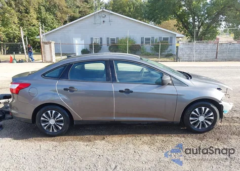 2013 Ford Focus S из США, поврежденный, VIN 1FADP3E25DL186170